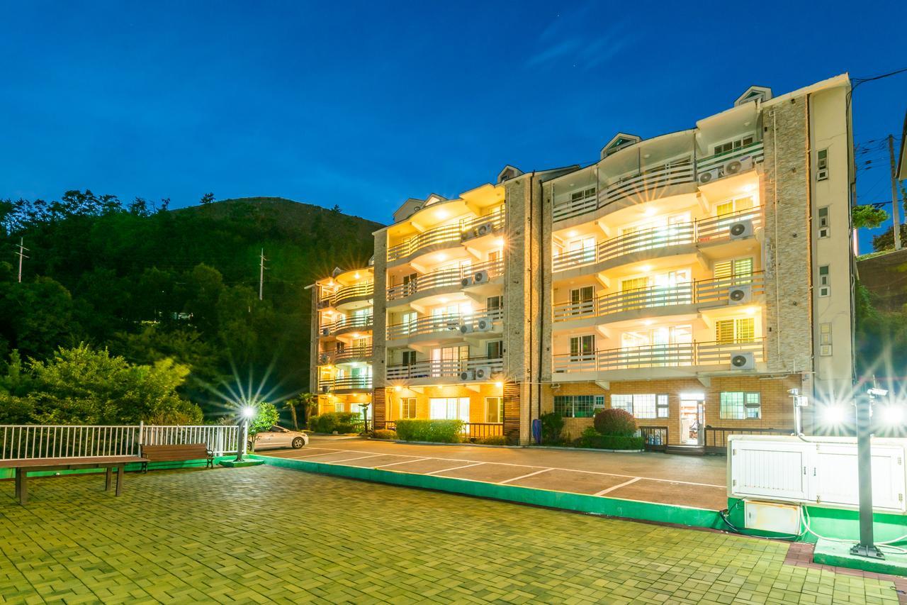Home Fourest Resort Geoje Exterior photo
